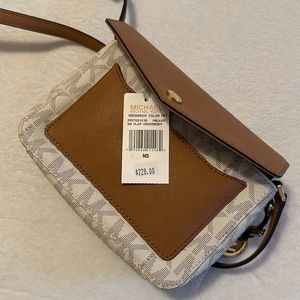 Micheal Kors crossbody purse